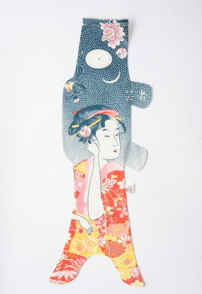 dekorativer koikarpfen mit Geisha motiv in größe s